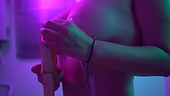 Natalie Moons Fingering Og Blowjob Ferdigheter På Display