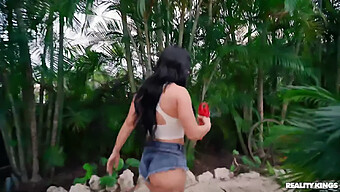 Milf Tóc Nâu Thích Chơi Tình Dục Qua Hậu Môn Và Bắn Tinh Trong Video Thực Tế