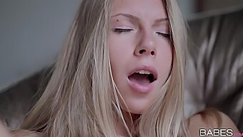 Angelicas Fingerfertigkeiten In Dieser Blowjob-Zusammenstellung