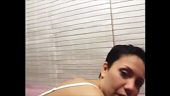 La Milf Elena Mikhailova Fa Un Pompino E Viene Scopata Nel Suo Video Fatto In Casa..