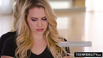 Mia Malkova'S Grote Kont Krijgt Een Chantage Behandeling