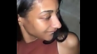 Questo È Un Video Fatto In Casa Di Una Festa In Cui Una Bella Ragazza Con Tette Naturali Grandi Ha Fatto Sesso Con Le Sue Amiche.