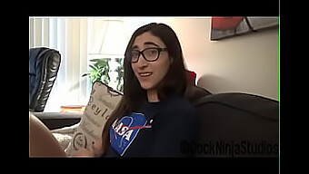 Video De 18+: Adolescente Nerd Chantajeada Para Tener Sexo Para Una Vista Previa Del Espacio