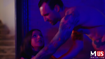 Mergi La Delphine Films Pentru O Experiență Bdsm Cu April Olsen