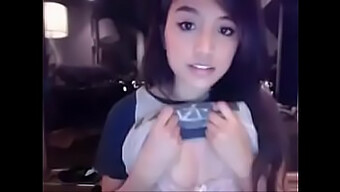 Teenytinyasiancams.Com: Increíble Chica Asiática Con Grandes Tetas