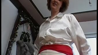 Eine Deutsche Milf Mit Einer Kerze Zum Orgasmus Fingern