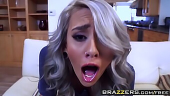 Janice Griffith A Její Kamarádky Milf Se Střídají V Ruční A Nožní Práci