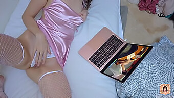 Sexy Přítelkyně Se Masturbuje Až K Orgasmu