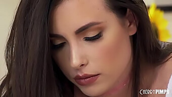 Frumusețea Brună Casey Calvert Se Bucură De O Experiență Anală Dură