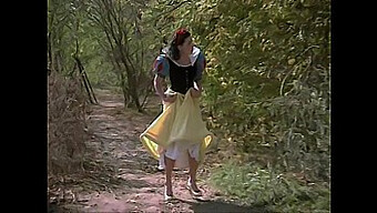 Sensual Snow White: Video Porno Yang Terinspirasi Disney