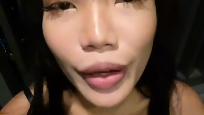 Emma Thai的隐藏摄像头捕捉到她用hitachi自慰