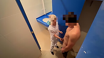 Real Public Nudity: Gym Girl Cleans Toilet And Gives Blowjob