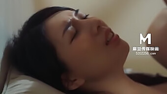 Fetița Asiatică Liang Jia Xin Face O Handjob De Neuitat În Acest Videoclip Original