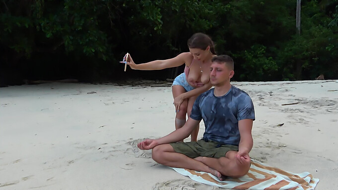 Public Sex With A Stranger: Deepthroat And Cumshot On The Beach