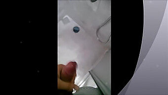 Remaja (18+) Mendapatkan Cumshot Dalam Pov