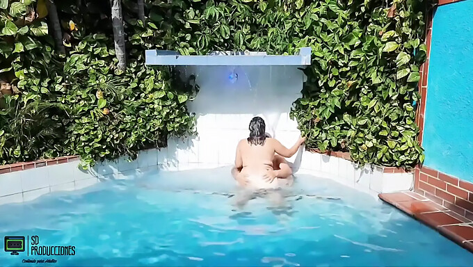 Milf Colombiana Con Gran Culo Es Follada En La Piscina