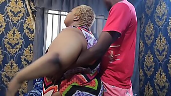 Der Favorit Der Ehefrau: Großer Hintern Africanchikito Gibt Einen Atemberaubenden Blowjob