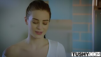 Lana Rhoades'In Büyük Bir Yarakla Ilk Anal Deneyimi