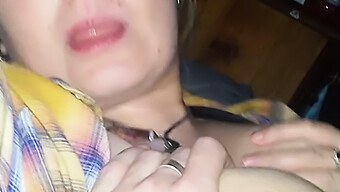 Une Milf Se Fait Couvrir Ses Gros Seins De Sperme Après Un Sexe De Groupe Brutal