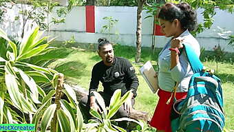 একজন শিক্ষকের সাথে কিছু ভারতীয় হট সেক্সের জন্য প্রস্তুত হন!