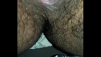 Una Vagina Satisfecha Visible Con Un Intenso Placer Femenino Y Una Gran Polla