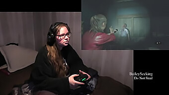 Brunette Babe Kanssa Isot Tissit Ja Lävistys Nauhat Alasti Resident Evil 2 Playthrough